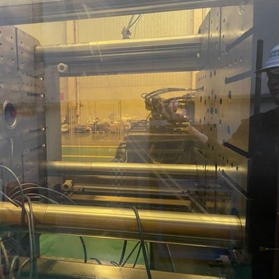 Effective Bucket Injection Moulding Machine Plastic Injection Molding Machine