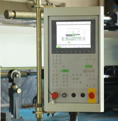 Automatic 470 Ton Bucket Injection Molding Machine For Crate Painting